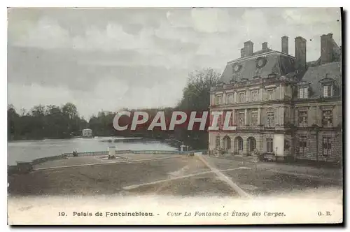 Cartes postales Palais de Fontainebleau Cour la Fontaine et Etang des Carpes