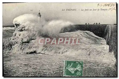 Ansichtskarte AK Le Treport La Jetee un Jour de Tempete Phare