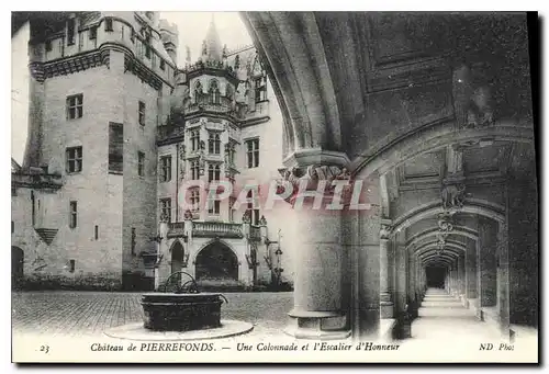 Cartes postales Chateau de Pierrefonds une Colonnade et l'Escalier d'Honneur