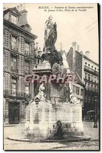 Ansichtskarte AK Rouen Fontaine et statue Commemorative de Jeanne d'Arc Place de la Pucelle
