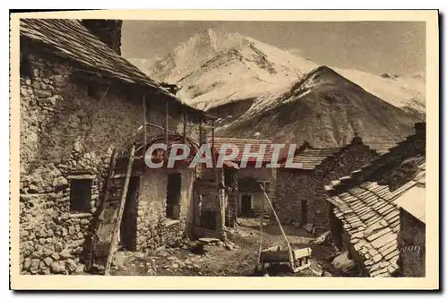 Cartes postales Les Alpes Vieilles Maisons du Village de Ventelon Pres des Terrasses dans le Fond les 3 Eveches