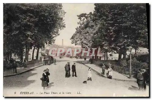 Cartes postales Epernay la place Thiers et la Gare