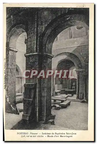 Cartes postales Poitiers Vienne Interieur du Baptistere Saint Jean Musee d'art Melovingren
