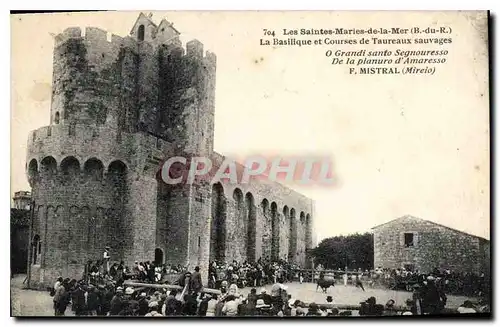 Ansichtskarte AK Les Saintes Maries de la Mer B du R La Basilique et Courses de Taureaux sauvages Corrida