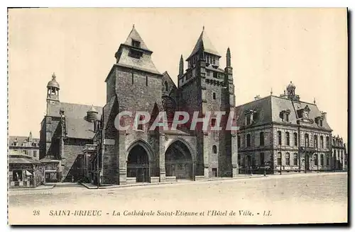 Ansichtskarte AK Saint Brieuc la Cathedrale Saint Etienne et l'hotel de Ville