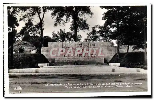 Cartes postales Verdun le Monument aux Enfants de Verdun Morts pendant la Guerre Oeuvre de MM Granee Sculpt et M