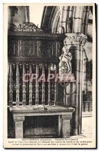 Cartes postales Saint Herbot Finistere Chapelle Saint Herbot Autel ou l'on vient deposes en offrande des Queues