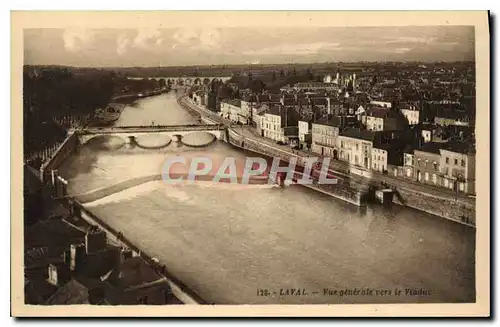 Ansichtskarte AK Laval Vue generale vers le Viaduc