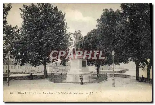 Ansichtskarte AK Montereau La Place et la Statue de Napoleon