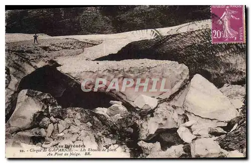 Cartes postales Les Pyrenees Cirque de Gavarnie Les Eboulis de glace Au Pont de Neige