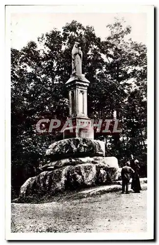 Cartes postales Abbaye de la Pierre Qui Vire Dolmen de la Pierre qui Vire et Statue de la Vierge