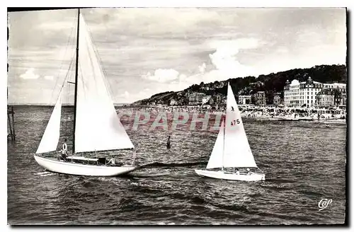 Cartes postales Trouville La Reine des Plages Les Yachts et la Plage Bateaux