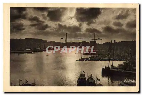 Ansichtskarte AK Marseille Coucher de Soleil sur le Vieux Port