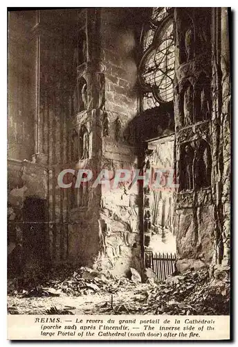 Cartes postales Reims Le revers du grand portail de la Cathedrale porche sud apres l'incendie