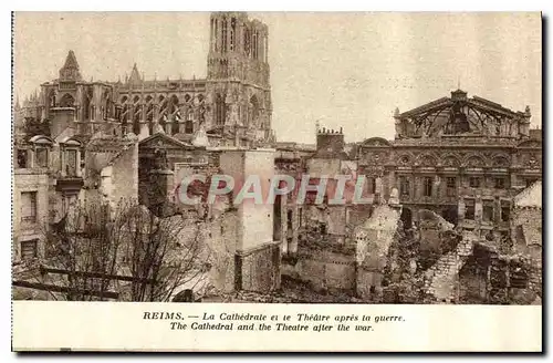 Ansichtskarte AK Reims La Cathedrale et le Theatre apres la guerre