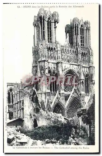 Ansichtskarte AK Reims dans les Ruines apres la Retraite des Allemands la Cathedrale a travers les Ruines