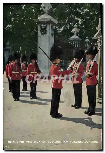 Cartes postales Changing the guard Buckingham palace London