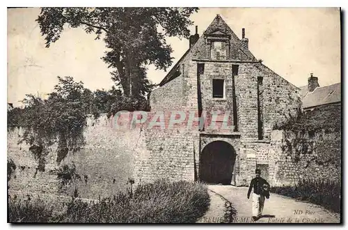 Cartes postales Treuil sur Mer Entree de la Citadelle