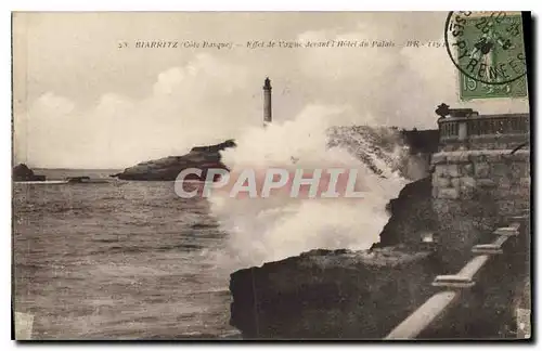 Ansichtskarte AK Biarritz Effet de Vague devant l'Hotel du Palais