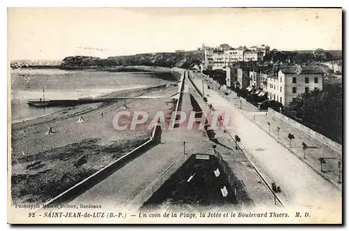 Ansichtskarte AK Saint Jean de Luz Un coin de la Plage la Jetee et le Boulevard Thiers