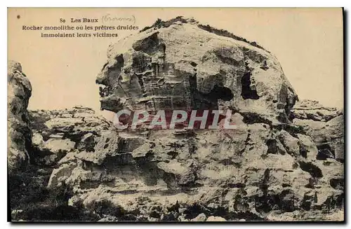 Cartes postales Les Baux Rocher monolithe ou les pretres druides immolaient leurs victimes