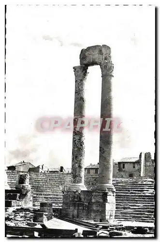 Ansichtskarte AK Arles B du Rh Vestige du passe Colonnes de marbre du Theatre Antique d'Arles epaque romaine