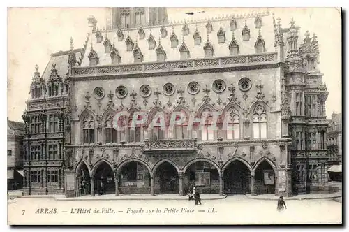 Ansichtskarte AK Arras L'Hotel de Ville Facade sur la Petite Place