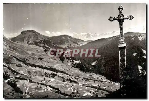 Cartes postales Environs d'Annecy Col des Aravis La descente sur la Giettaz et chaine du Mont Blanc vue de la Cr