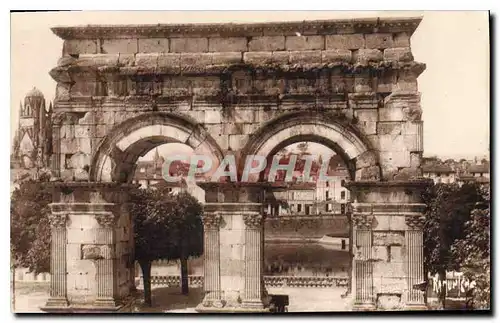 Cartes postales Vieilles pierres et vieux chateaux d'Aunis et Saintonage Saintes Arc romain