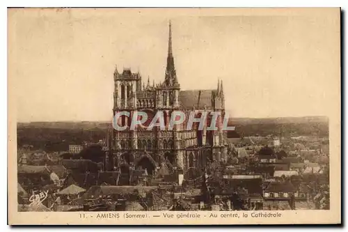 Ansichtskarte AK Amiens Somme Vue generale Au centre la Cathedrale