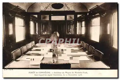 Cartes postales Foret de Compiegne interieur du Wagon du Marechal Foch dans lequel fut signe l'Armistice le 11 N