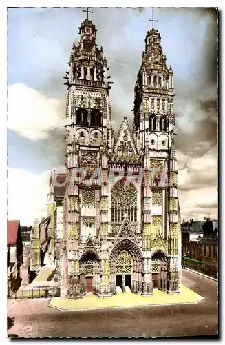 Cartes postales Tours I et L la Cathedrale St Gatien les deux ont ete construites au XVe S et terminee au XVI S