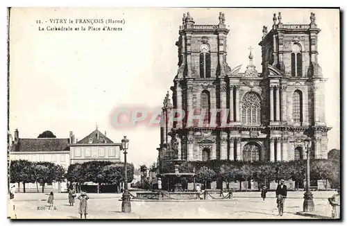 Cartes postales Vitry le Francois Marne La Cathedrale et la Place d'Armes