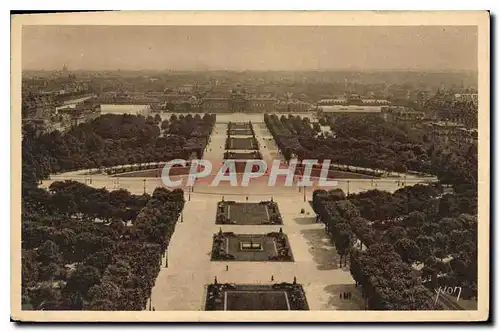 Cartes postales Paris en Flanant vue generale du Champ de Mars dans le fond l'ecole Militaire