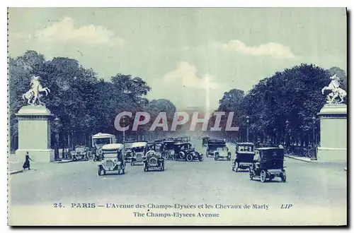 Cartes postales Paris L'Avenue des Champs Elysees et les Chevaux de Marly