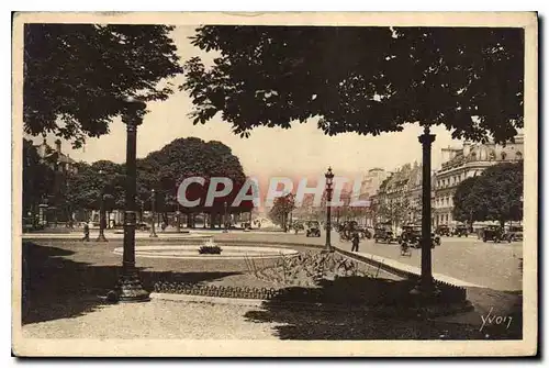 Cartes postales Paris en flanant Le Rond Point des Champs Elysees