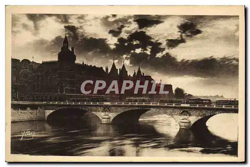 Cartes postales Paris en flanant La Conciergerie et le Pont au Change