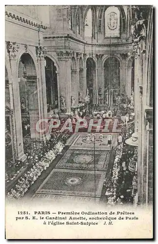 Cartes postales Paris Premiere Ordination de Pretres par S E le Cardinal Amette archeveque de Paris a l'eglise S