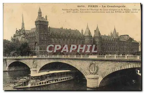 Cartes postales Paris La Conciergerie Saint Chapelle Tours de l'Horloge de Coeur d'argent et de Roubec Bateau