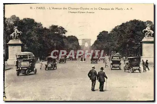 Cartes postales Paris l'Avenue des Champs Elysees et les Chevaux de Marly