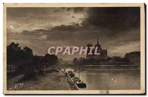 Cartes postales Paris Crepuscule sur Notre Dame