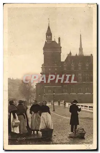 Cartes postales Paris La Tour de l'Horloge Retour des Halles