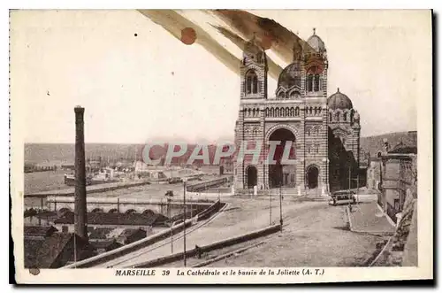 Ansichtskarte AK Marseille La Cathedrale et le Bassin de la Joliette