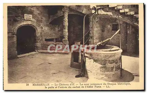 Cartes postales Marseille Le Chateau d'If La cour interieure du Donjon historique le puits et l'Entree du Cachot