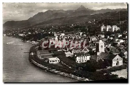 Cartes postales Evian les Bains Haute Savoie Vue generale aerienne dans le fond la Dent d'Oche et les Memises