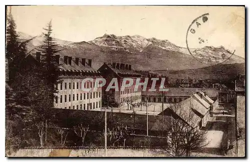 Cartes postales Gap Les Casernes Reynier Au fond Massif de Piolit