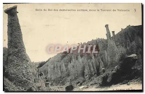 Ansichtskarte AK Salle de Bal des demoiselles coiffees dans le Torrent de Valauria