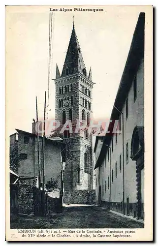 Ansichtskarte AK Embrun Rue de la Centrale Ancienne prison du XII siecle et la Clocher A droite la Caserne Lapero