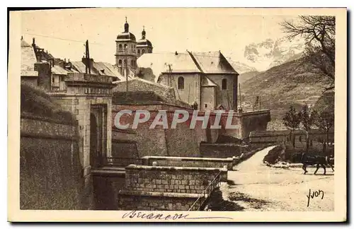 Cartes postales Briancon Htes Alpes La Porte de Pignerol et l'Eglise