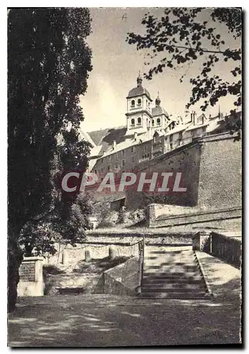 Cartes postales Les Hautes Alpes Briancon l'eglise et les Remparts